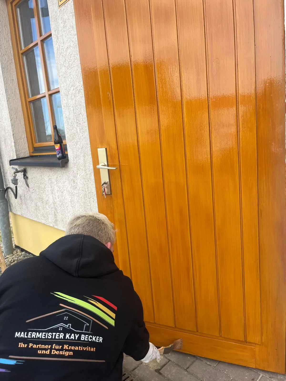 Aufgearbeitete Holztür